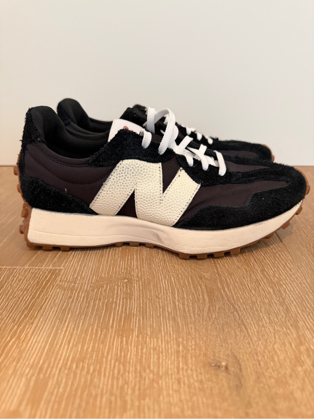 New Balance 327 Sneakers Size 9; Black/White - Picture 7 of 13